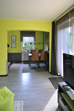 Essecke, TV, Ausgang zur Terrasse (rechts)
