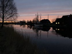 Sonnenaufgang mit Fischerboot