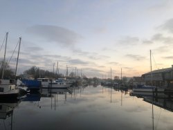 Vareler Hafen als Spiegel